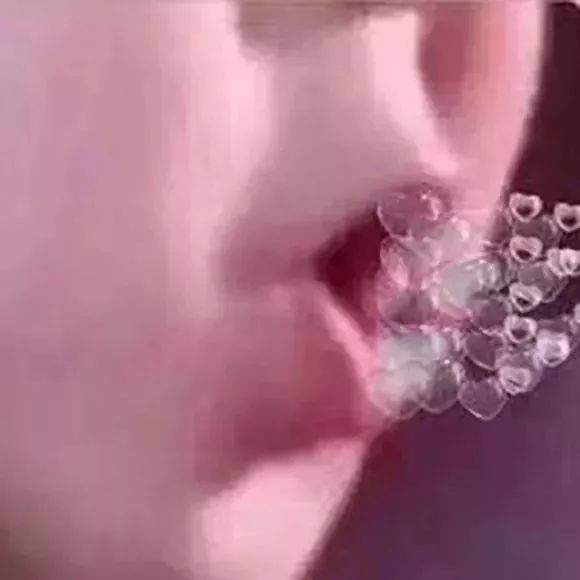 吃肥皂吐泡泡表情包
